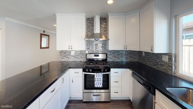 Building Photo - 1 br, 1 bath House - 10757 Parkdale Avenue...