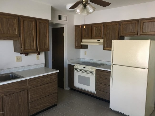 Building Photo - 9807 W Silver Bell Dr