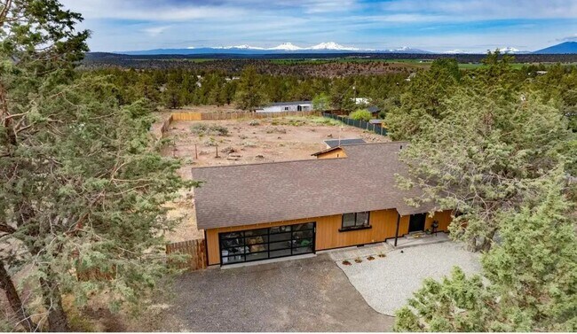 Building Photo - 8759 SW Shad Rd