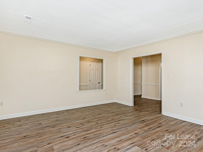 Foto del edificio - 5731 Carmel Station Ave