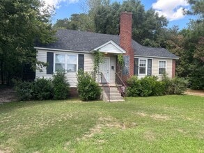 Building Photo - 2015 Holt Dr