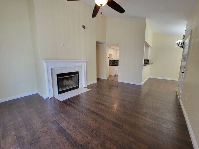 Foto del edificio - Upper Level Condo for LEASE | 2 Bed/2 Bath...