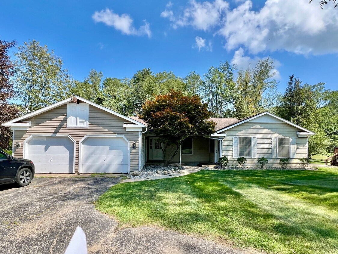 Primary Photo - 276 Fairway Ct