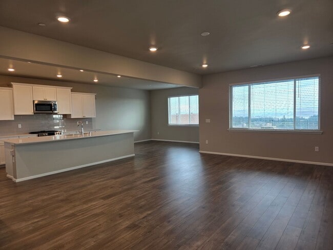 Building Photo - 4 Bedroom Home in Soundview Estates!