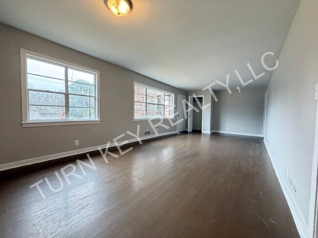 Foto del edificio - 908 5 Mile Rd