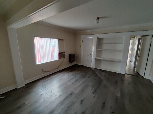 living room - 127 N New Hampshire Ave
