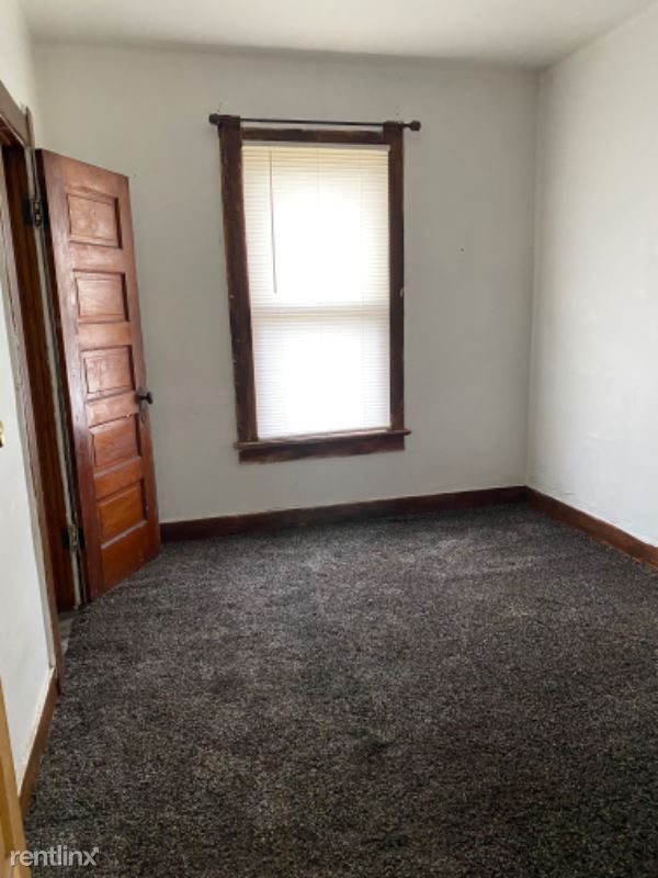 Building Photo - 4 br, 1 bath House - 631 Curtis St