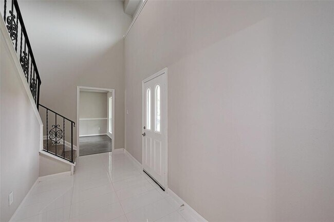 Building Photo - 203 Sevenhampton Ln