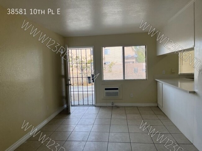 Foto del edificio - 1BD/1BTH FIRST FLOOR APT EAST PALMDALE (RO...