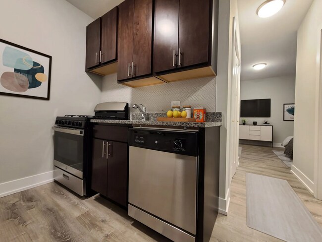 Foto del edificio - 705 W Brompton Ave