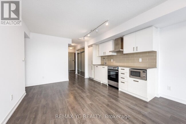 Building Photo - 125 Redpath Ave