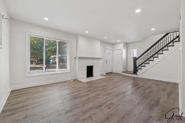 Building Photo - $1300 - Renovated 3 Bedroom