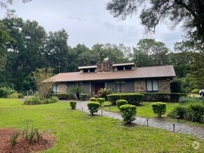 Building Photo - 840 Ferne Dr
