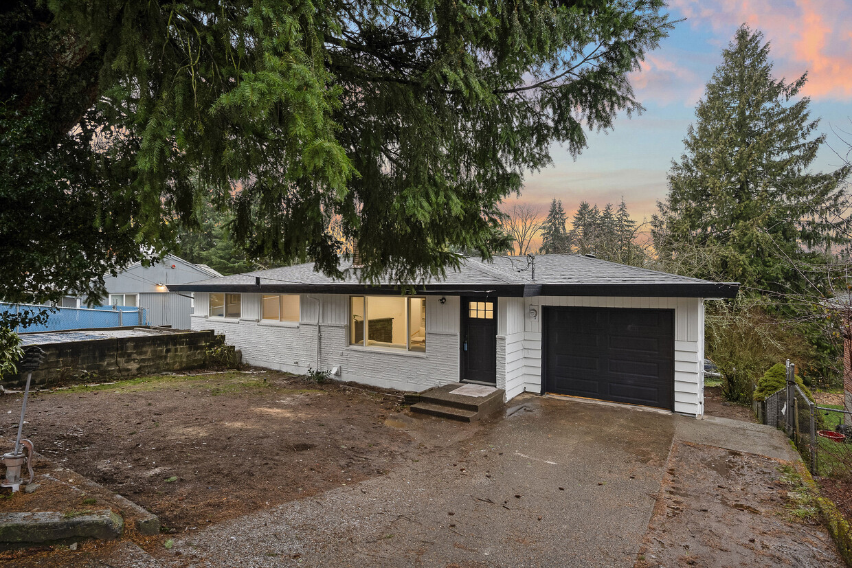 Foto principal - 11823-11812 12th Ave S