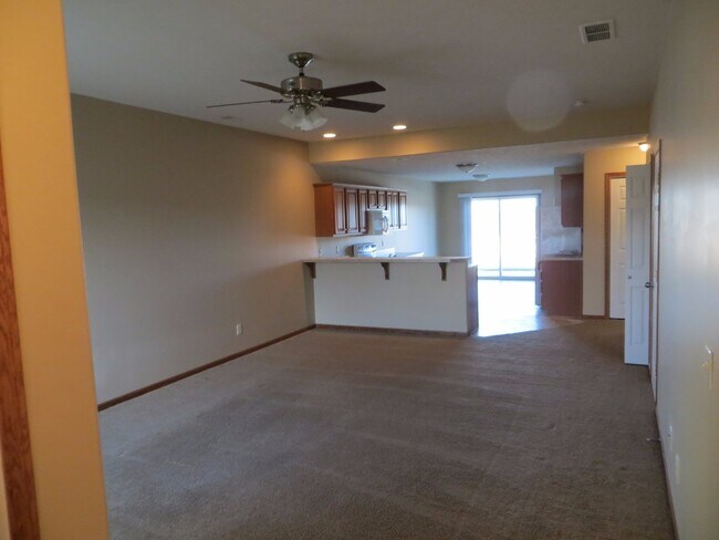 Building Photo - 1752 Victoria Ln