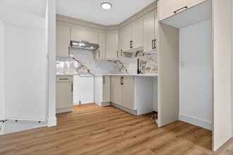 Building Photo - 9232-92385 85 St NW