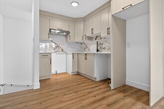 Building Photo - 9232-92385 85 St NW