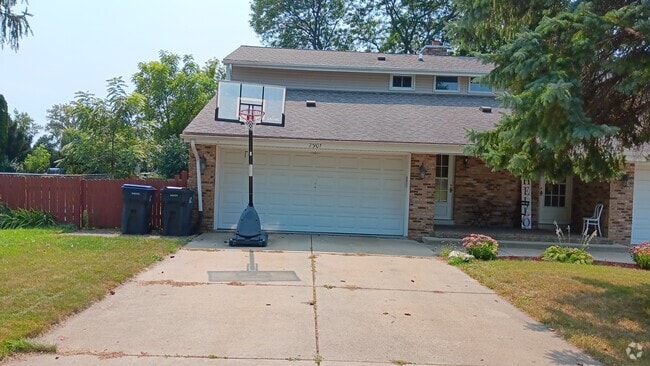 Building Photo - 7901 Daniel Ct