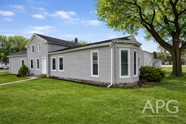 Foto del edificio - 100 Lake Ave