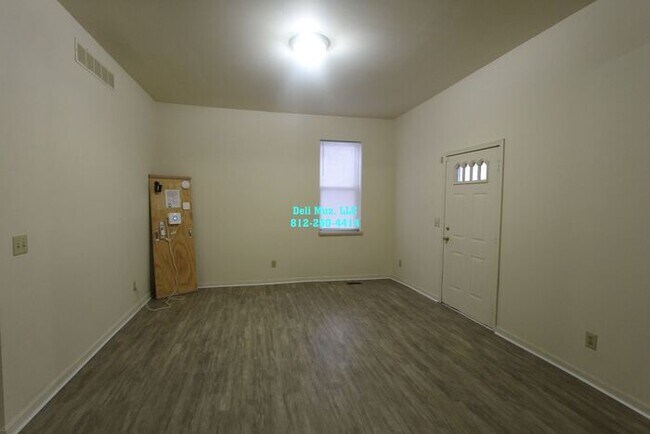 Building Photo - Beautiful 4 Bedroom, 2 Bath Unit Downstair...