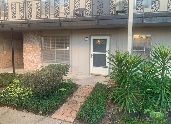 Building Photo - 5550 N Braeswood Blvd