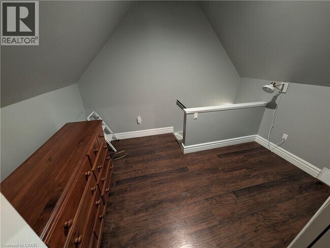 Photo du bâtiment - 166 CEDARDALE Ave