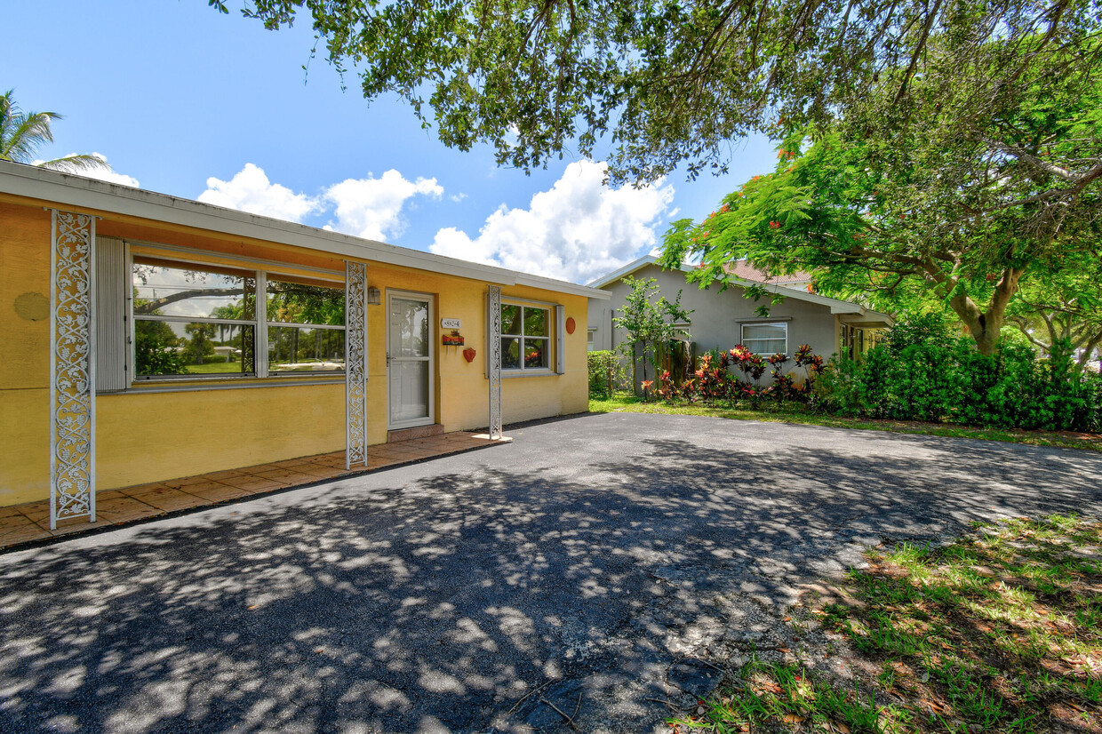 Foto principal - 824 Prosperity Farms Rd