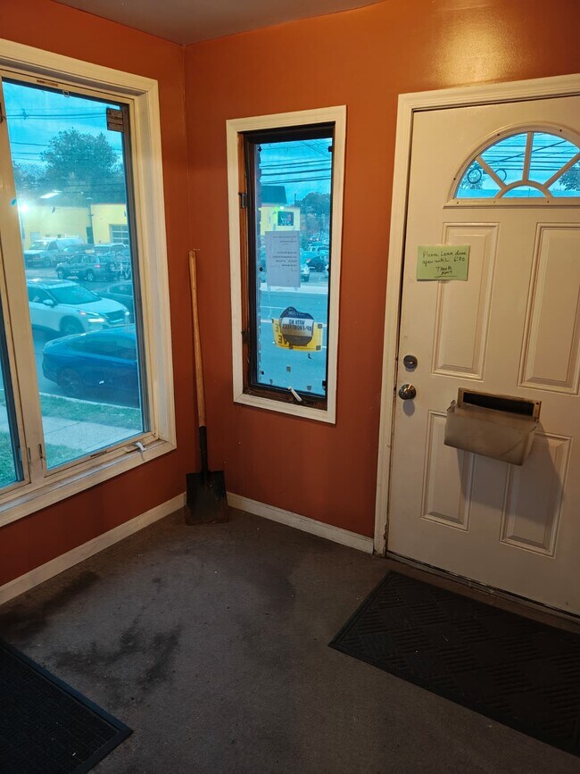 Foto del edificio - 645 E St Georges Ave