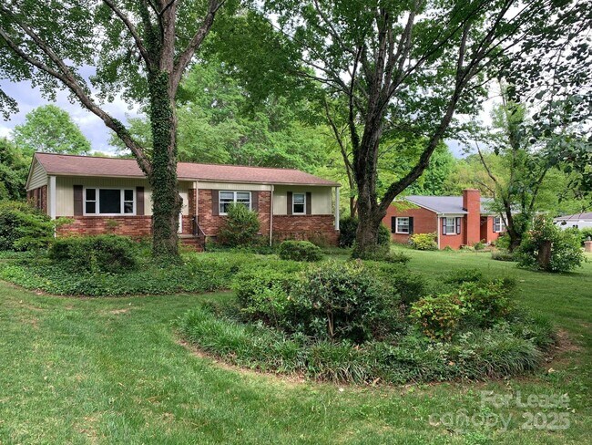 Foto del edificio - 422 Fieldstone Rd