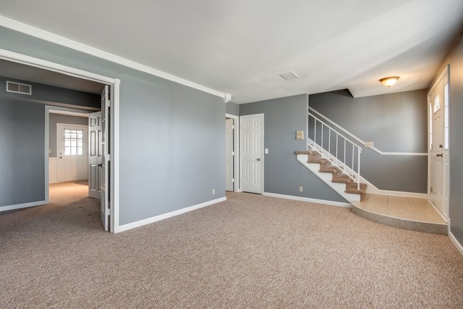 Building Photo - 3 bedroom condo in River Plantation