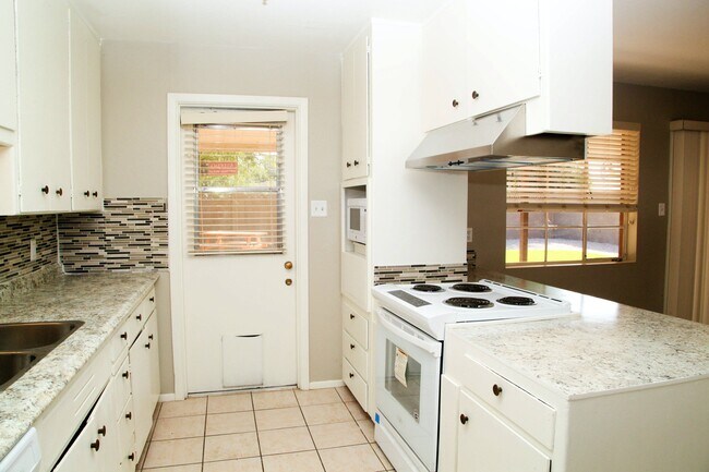 Foto del edificio - 6901 E Latham St