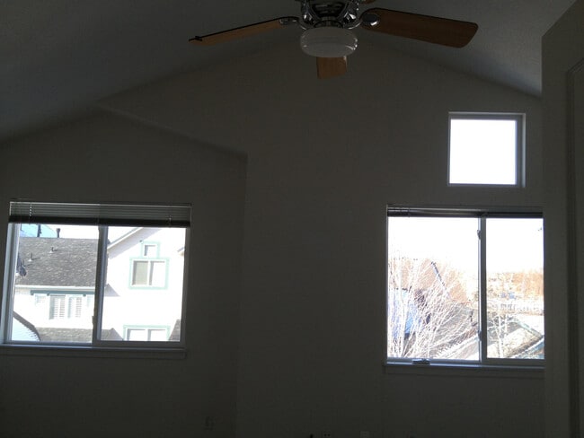 Building Photo - 3628 Oakwood Dr