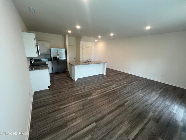 Building Photo - 3505 Walker Dr
