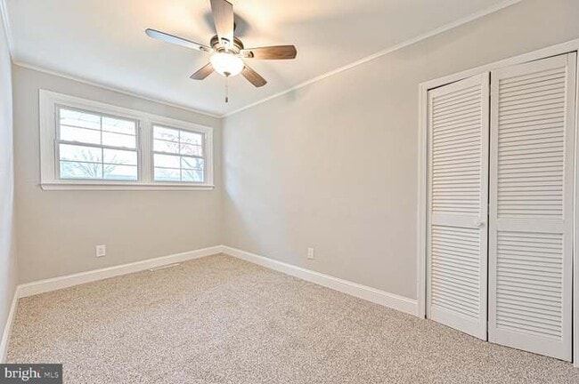 $800 room - 1208 Cedar Ave