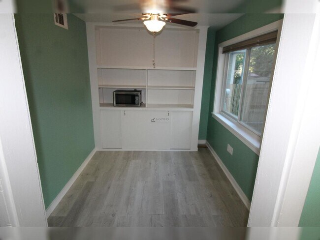 Foto del edificio - 2185 44th St Apt C