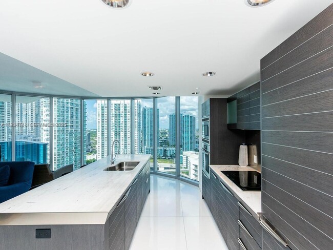 Building Photo - 200 Biscayne Blvd