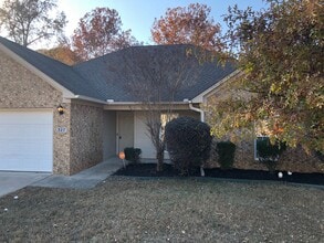 Building Photo - 327 Autumn Dr