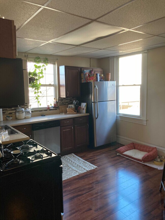 Comedor en la cocina - 173 36th St