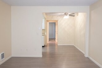 Building Photo - 1927 NE Schuyler St Building Photo - 1927 NE Schuyler St