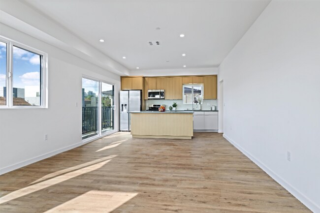 Foto del edificio - 522 1/2 N St Andrews Pl