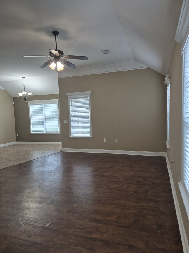 Foto del edificio - 4028 Glen Laurel Dr N