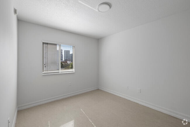 1BR, 1BA - 615SF - Bedroom - 627-Vista Del Rio