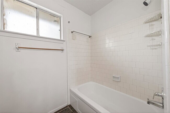 Building Photo - Beechbend Drive, Missouri City, TX 77489 - 4 BR 2.5 BA single-family home