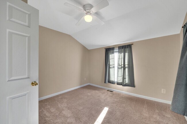Building Photo - 1613 E Cole St