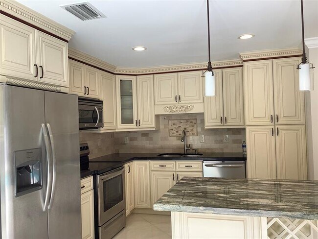 Foto del edificio - 4381 NW 1st Dr