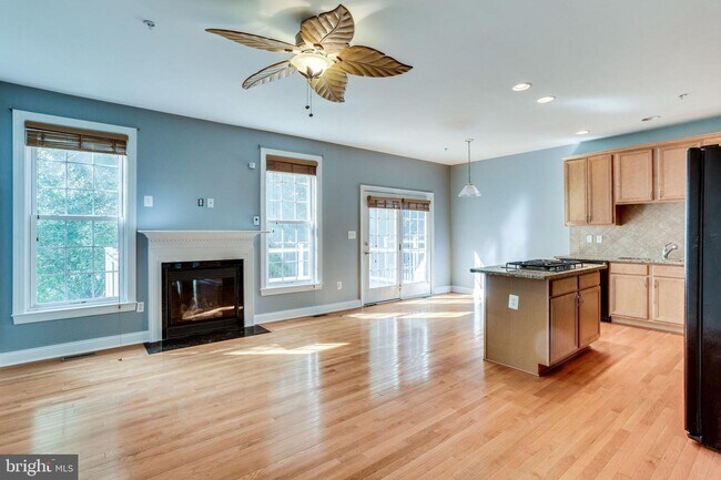 Building Photo - 4231 Chariot Way