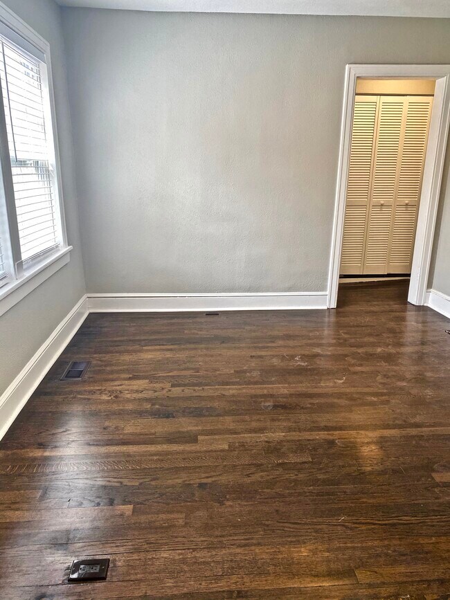 Foto del edificio - 4545 Main St