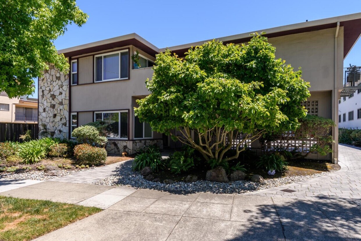 Primary Photo - 1437 Floribunda Ave