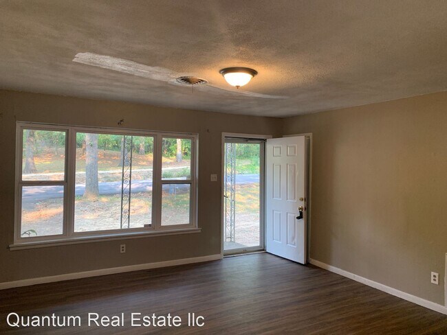 Foto del edificio - 3 br, 1 bath House - 3720 OLD JENNY LIND RD