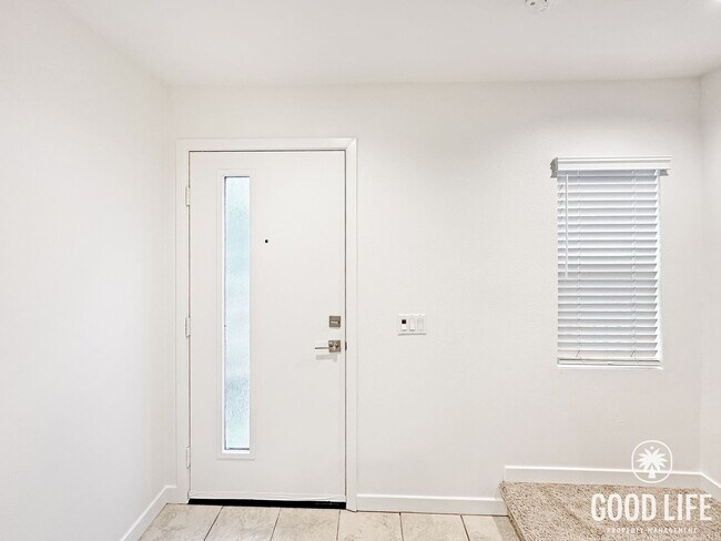 Foto del edificio - Beautiful 3BR Home in Stanton | Private Yard + Attached Garage